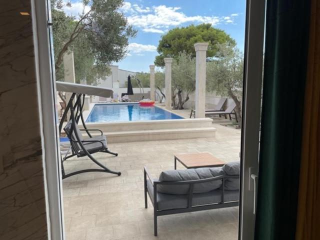מאקרסקה Villa Luce Mit Pool מראה חיצוני תמונה